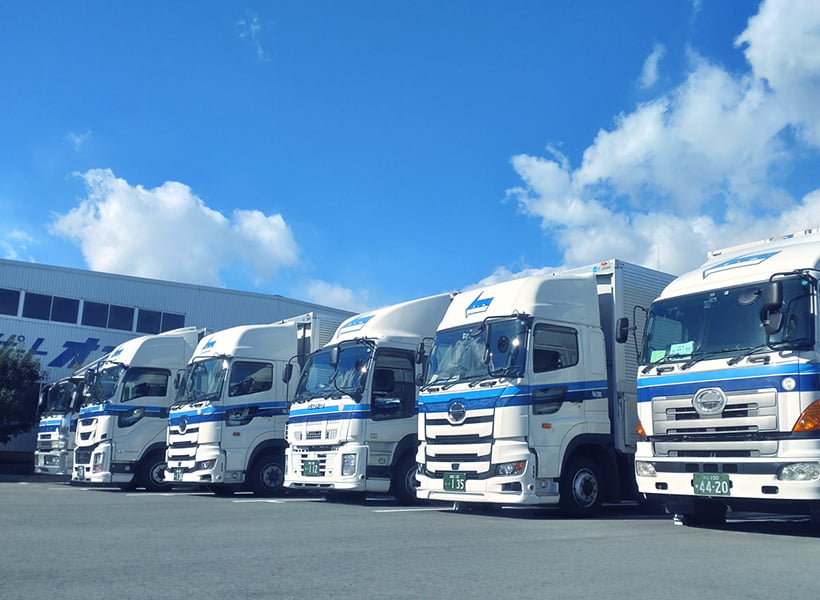 行動力と勇気、自らを進化させる人材を求めています