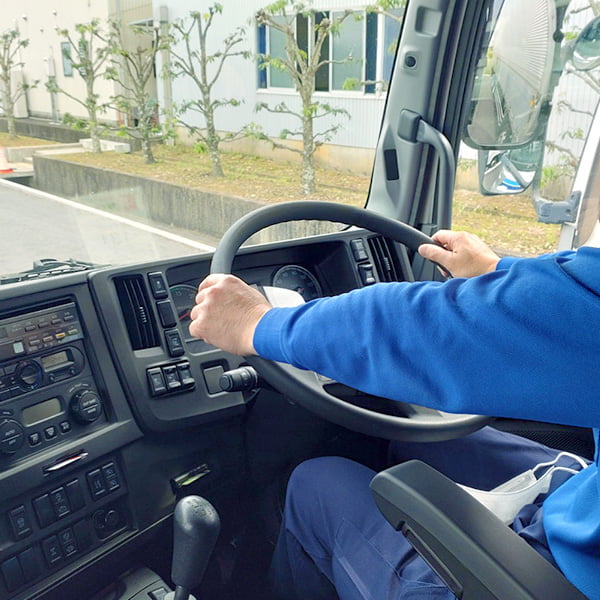 行動力と勇気、自らを進化させる人材を求めています