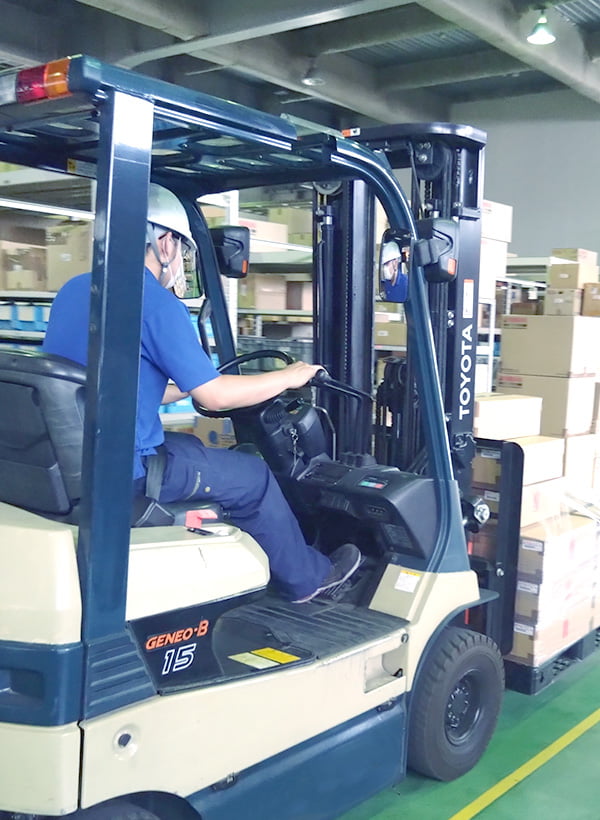 行動力と勇気、自らを進化させる人材を求めています